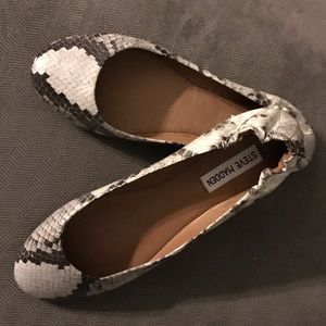 Steve Madden Koool Grey Flats Size 8